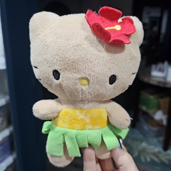 Hello Kitty Hula Plush Red Flower Fiesta - Picture 1 of 6